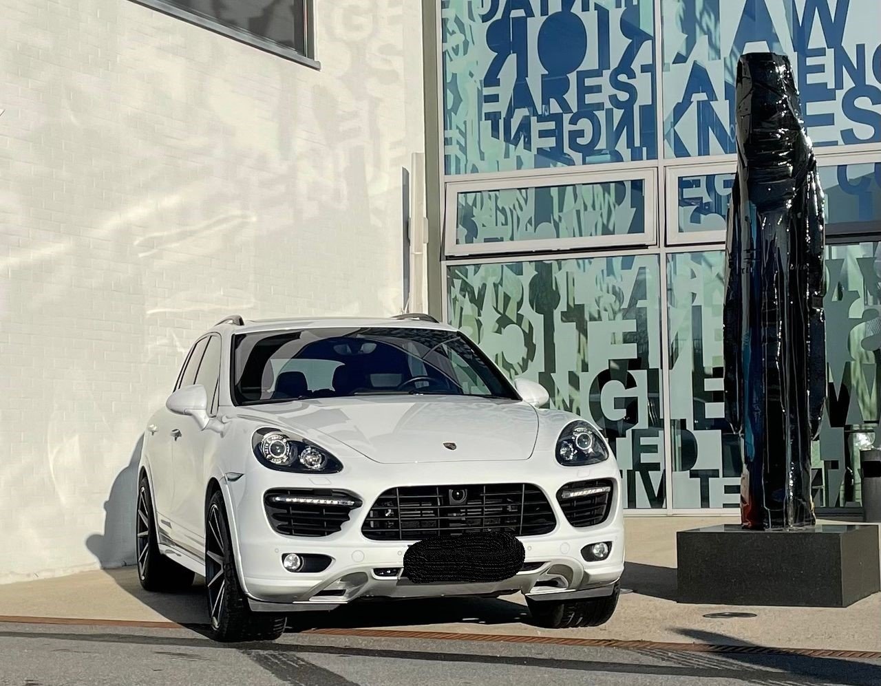 2 Porsche Cayenne – Image 1